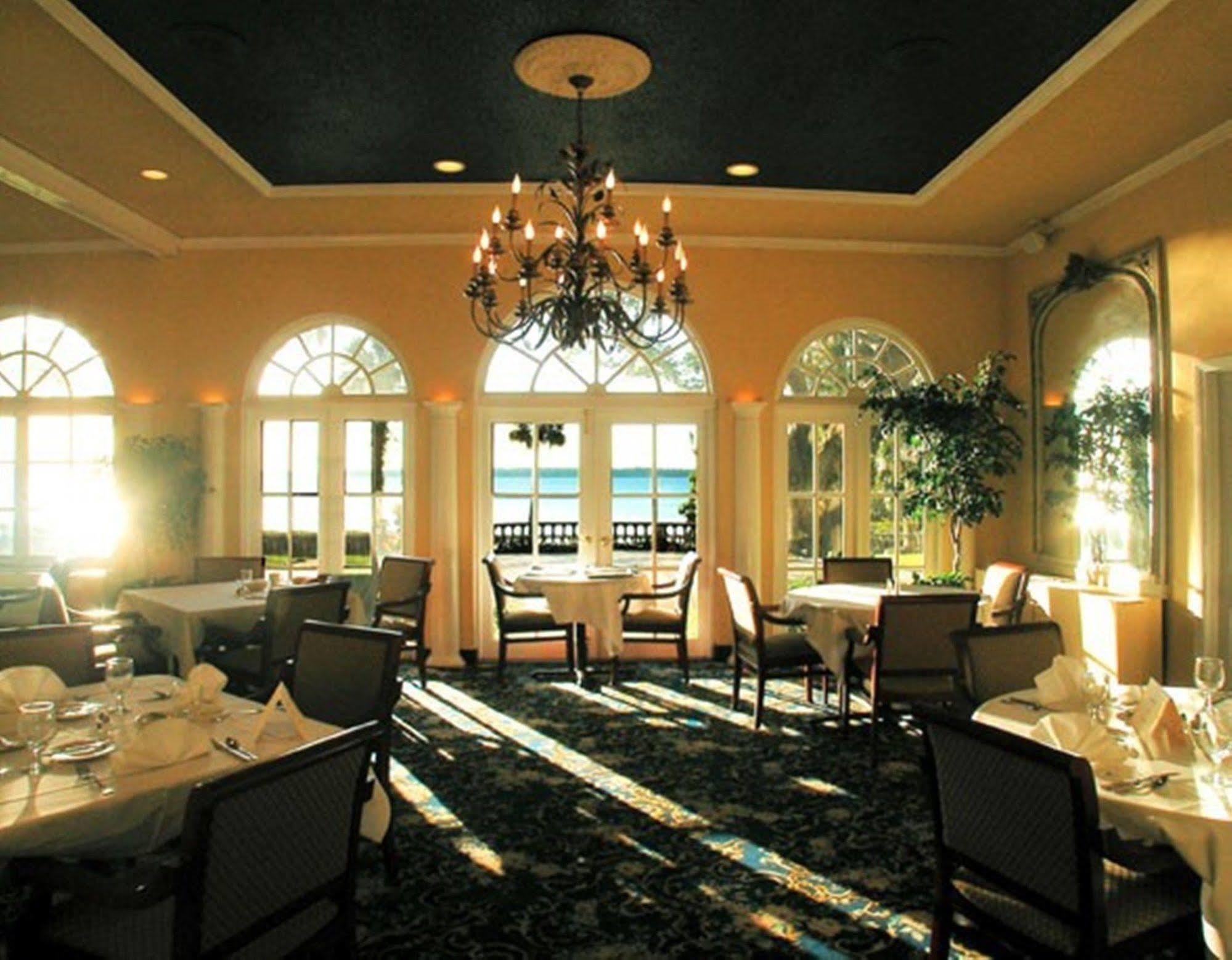 Club Continental Hotel Orange Park Exterior photo