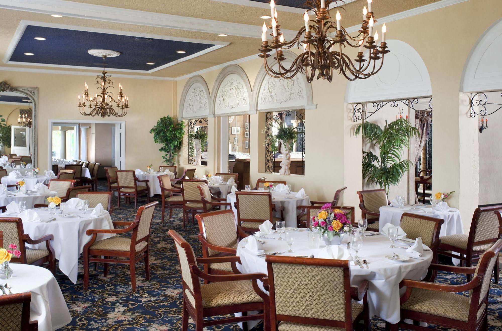Club Continental Hotel Orange Park Exterior photo